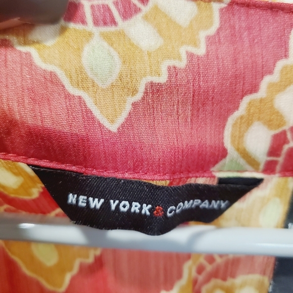 NEW YORK & COMPANY light weight tunic top size M - Picture 2 of 10